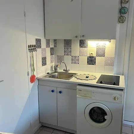 T2 Meublé à 100 M De La Appartement